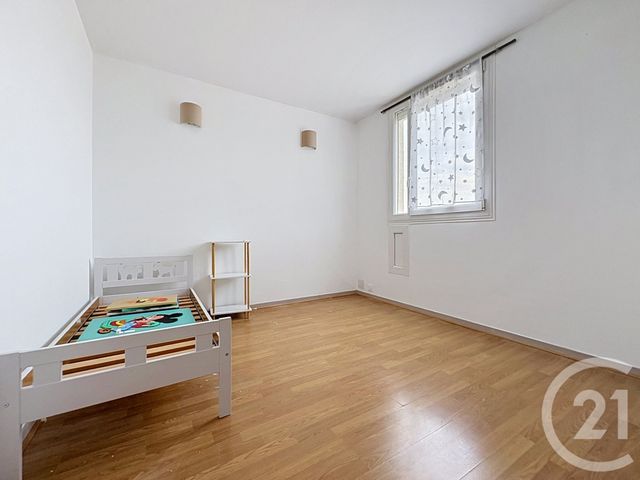 Appartement à louer - 3 pièces - 66.93 m2 - SAVIGNY LE TEMPLE - 77 - ILE-DE-FRANCE - Century 21 Cerim