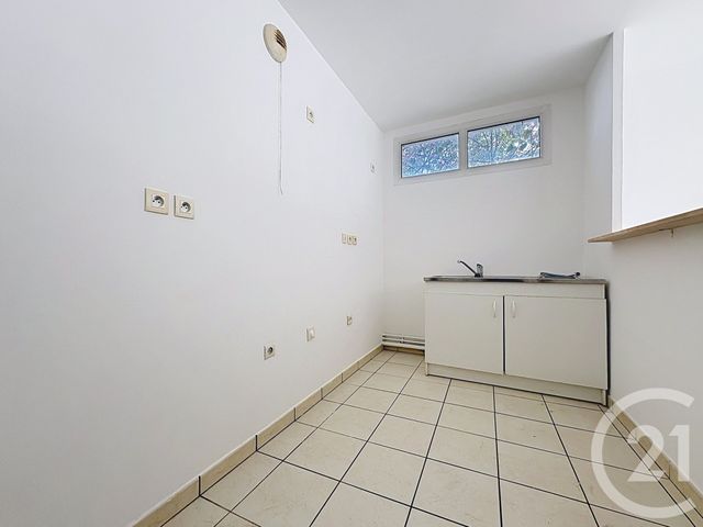 Appartement T3 à louer - 3 pièces - 63.0 m2 - DAMMARIE LES LYS - 77 - ILE-DE-FRANCE - Century 21 Cerim