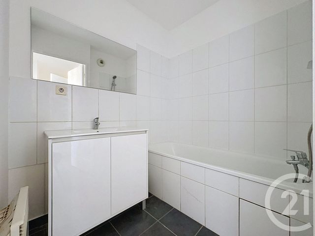 Appartement T3 à louer - 3 pièces - 63.0 m2 - DAMMARIE LES LYS - 77 - ILE-DE-FRANCE - Century 21 Cerim