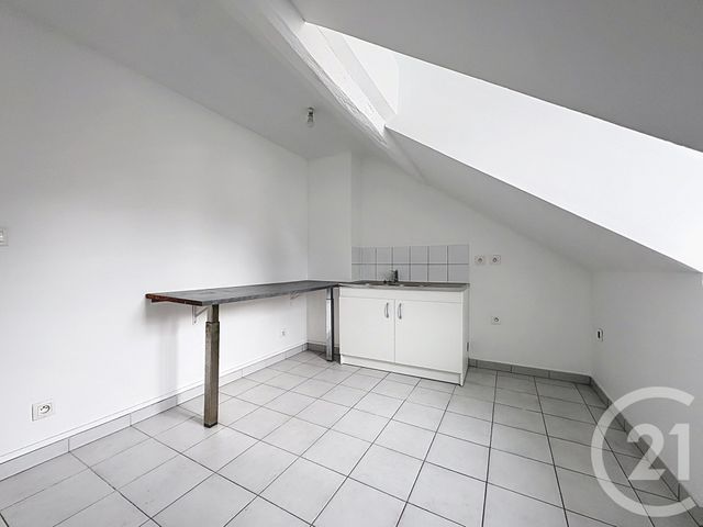 Appartement T1 à louer - 1 pièce - 30.9 m2 - MELUN - 77 - ILE-DE-FRANCE - Century 21 Cerim