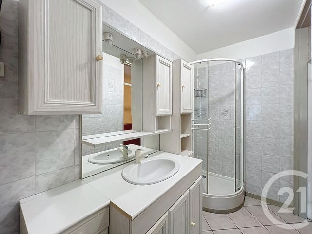 Appartement à louer - 3 pièces - 60.78 m2 - LE MEE SUR SEINE - 77 - ILE-DE-FRANCE - Century 21 Cerim