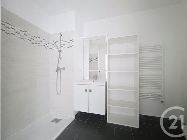 Appartement F2 à louer - 2 pièces - 40.8 m2 - REAU - 77 - ILE-DE-FRANCE - Century 21 Cerim
