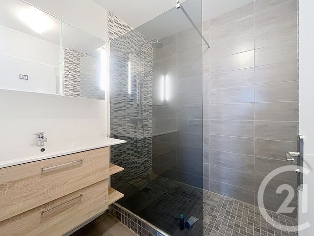 Appartement à louer - 2 pièces - 40.4 m2 - MOISSY CRAMAYEL - 77 - ILE-DE-FRANCE - Century 21 Cerim