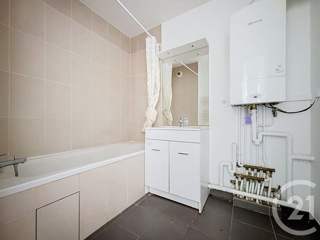 Appartement T3 à louer - 3 pièces - 61.35 m2 - DAMMARIE LES LYS - 77 - ILE-DE-FRANCE - Century 21 Cerim