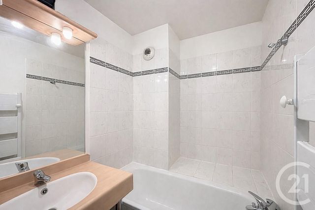 Appartement F4 à vendre - 4 pièces - 85.65 m2 - MOISSY CRAMAYEL - 77 - ILE-DE-FRANCE - Century 21 Cerim