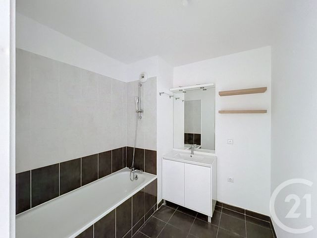 Appartement F3 à vendre - 3 pièces - 56.68 m2 - SAVIGNY LE TEMPLE - 77 - ILE-DE-FRANCE - Century 21 Cerim