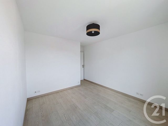 Appartement F3 à vendre - 3 pièces - 56.68 m2 - SAVIGNY LE TEMPLE - 77 - ILE-DE-FRANCE - Century 21 Cerim