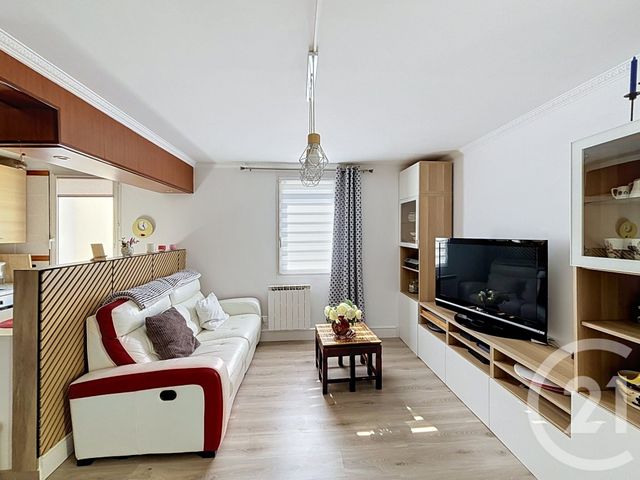 Appartement F4 à vendre - 4 pièces - 79.57 m2 - COMBS LA VILLE - 77 - ILE-DE-FRANCE - Century 21 Cerim