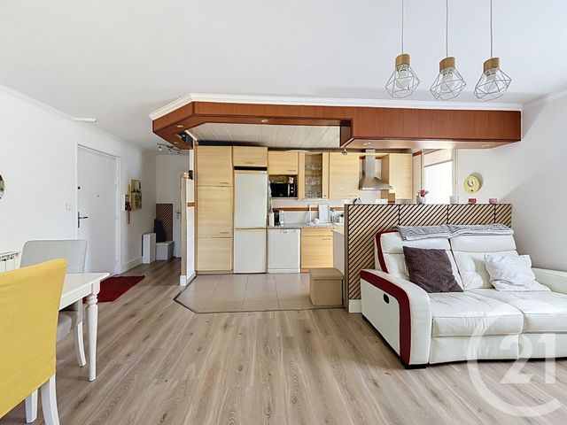Appartement F4 à vendre - 4 pièces - 79.57 m2 - COMBS LA VILLE - 77 - ILE-DE-FRANCE - Century 21 Cerim