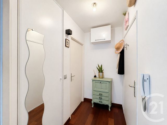 Appartement T3 à vendre - 3 pièces - 65.45 m2 - MOISSY CRAMAYEL - 77 - ILE-DE-FRANCE - Century 21 Cerim
