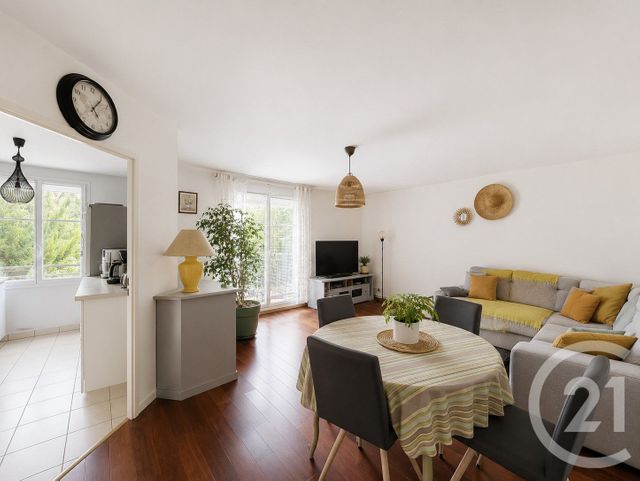 Appartement T3 à vendre - 3 pièces - 65.45 m2 - MOISSY CRAMAYEL - 77 - ILE-DE-FRANCE - Century 21 Cerim