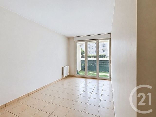 Appartement à vendre - 3 pièces - 65.5 m2 - COMBS LA VILLE - 77 - ILE-DE-FRANCE - Century 21 Cerim