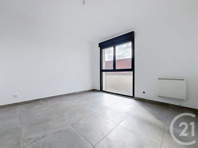 Appartement T3 à louer - 3 pièces - 47.46 m2 - VERT ST DENIS - 77 - ILE-DE-FRANCE - Century 21 Cerim