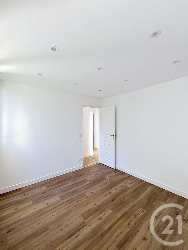 Appartement F4 à vendre - 4 pièces - 82.48 m2 - SAVIGNY LE TEMPLE - 77 - ILE-DE-FRANCE - Century 21 Cerim