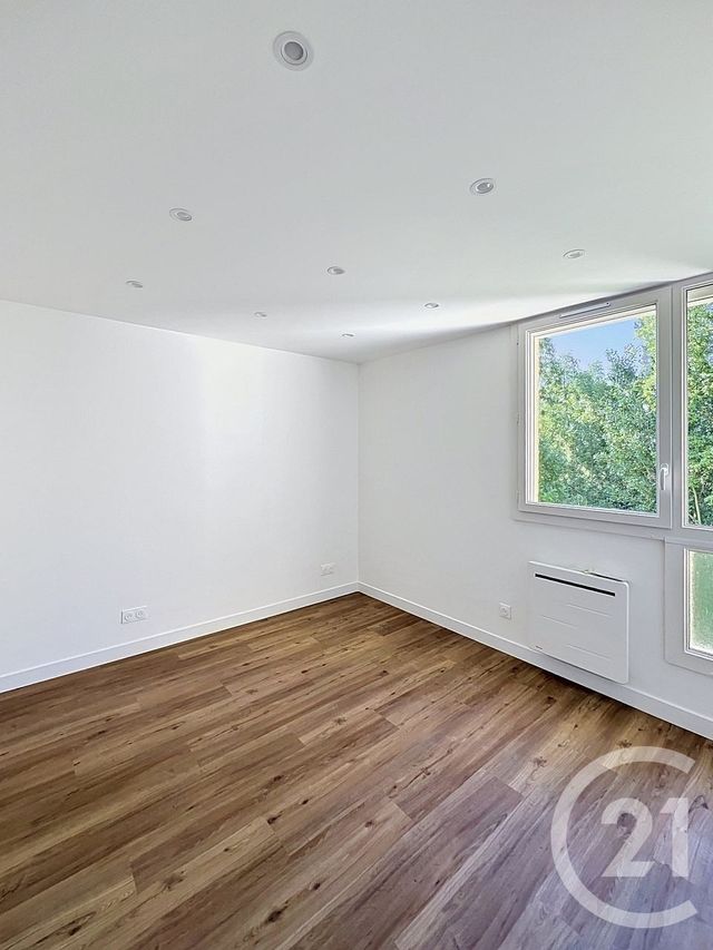 Appartement F4 à vendre - 4 pièces - 82.48 m2 - SAVIGNY LE TEMPLE - 77 - ILE-DE-FRANCE - Century 21 Cerim