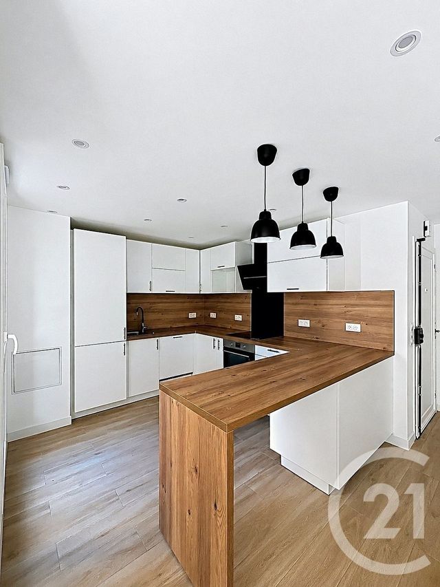 Appartement F4 à vendre - 4 pièces - 82.48 m2 - SAVIGNY LE TEMPLE - 77 - ILE-DE-FRANCE - Century 21 Cerim