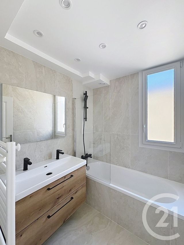 Appartement F4 à vendre - 4 pièces - 82.48 m2 - SAVIGNY LE TEMPLE - 77 - ILE-DE-FRANCE - Century 21 Cerim