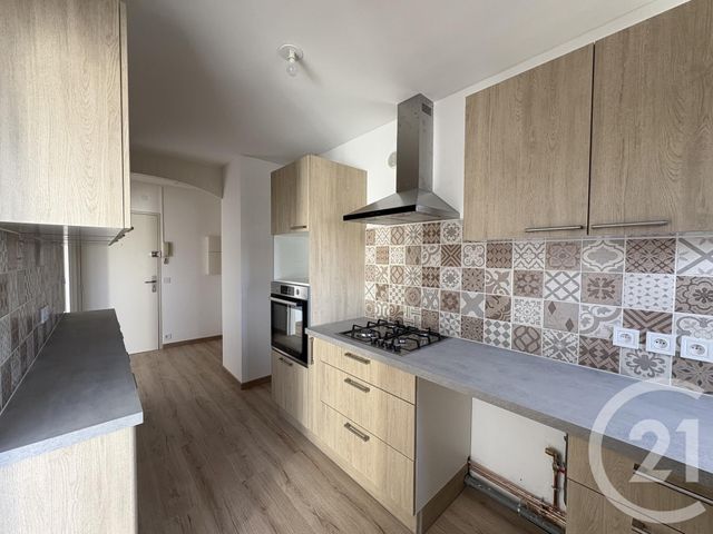 Appartement à louer - 2 pièces - 50.23 m2 - DAMMARIE LES LYS - 77 - ILE-DE-FRANCE - Century 21 Cerim