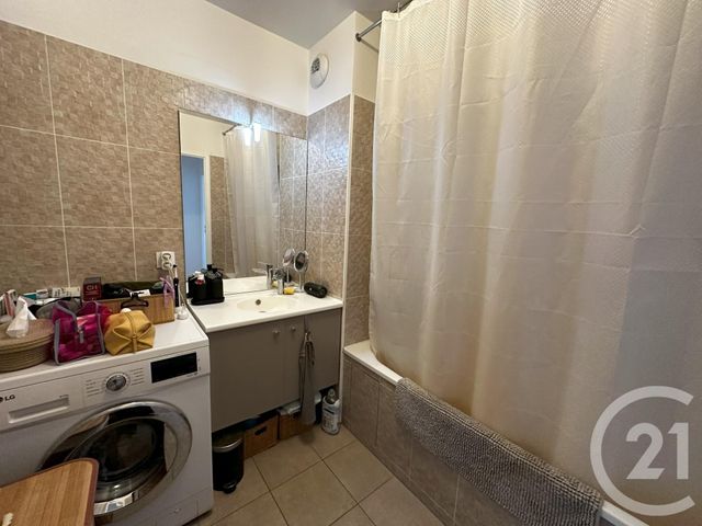 Appartement T3 à louer - 3 pièces - 65.83 m2 - COMBS LA VILLE - 77 - ILE-DE-FRANCE - Century 21 Cerim